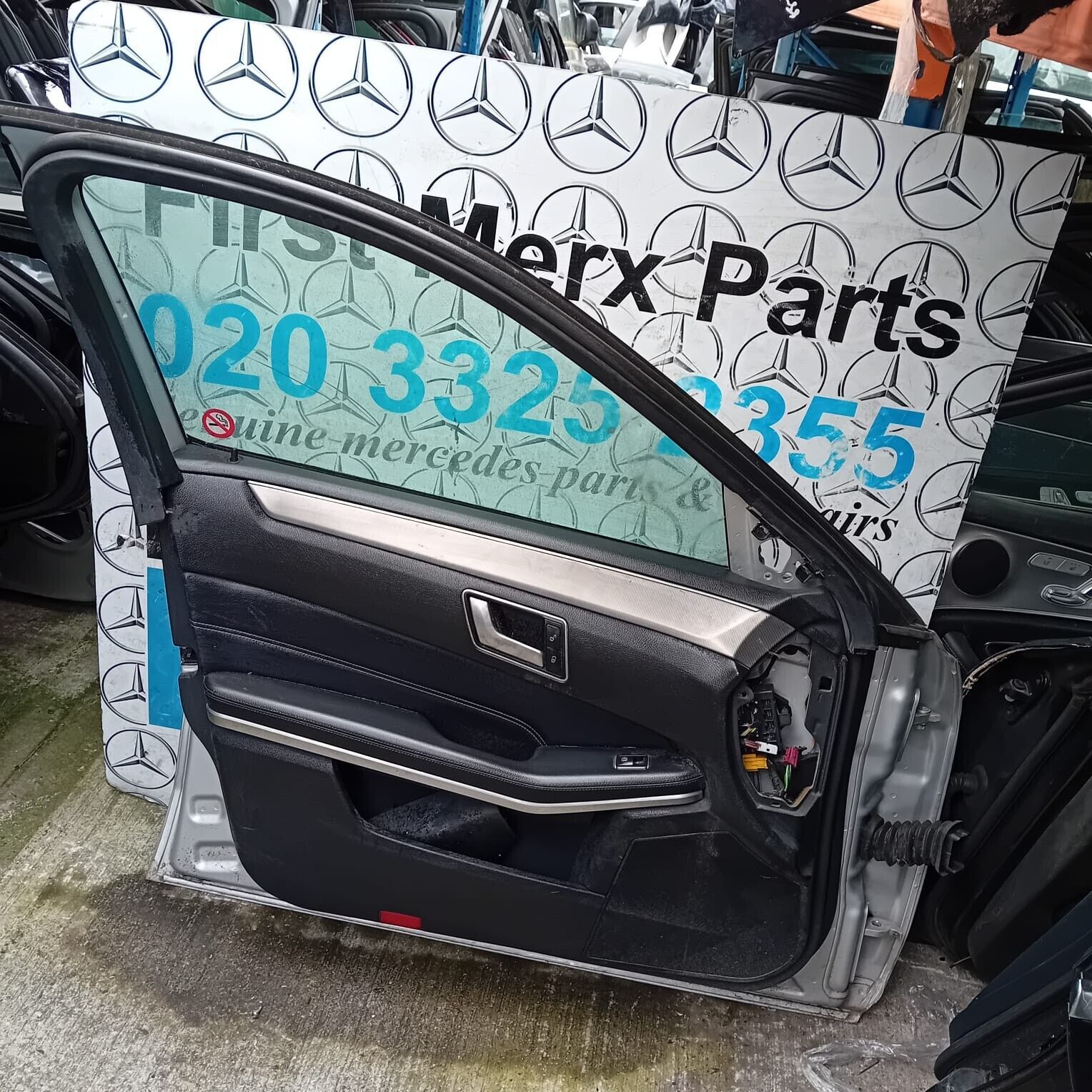 MERCEDES BENZ E-CLASS  W212  PASSENGER SIDE FRONT DOOR ( NEAR SIDE FRONT )