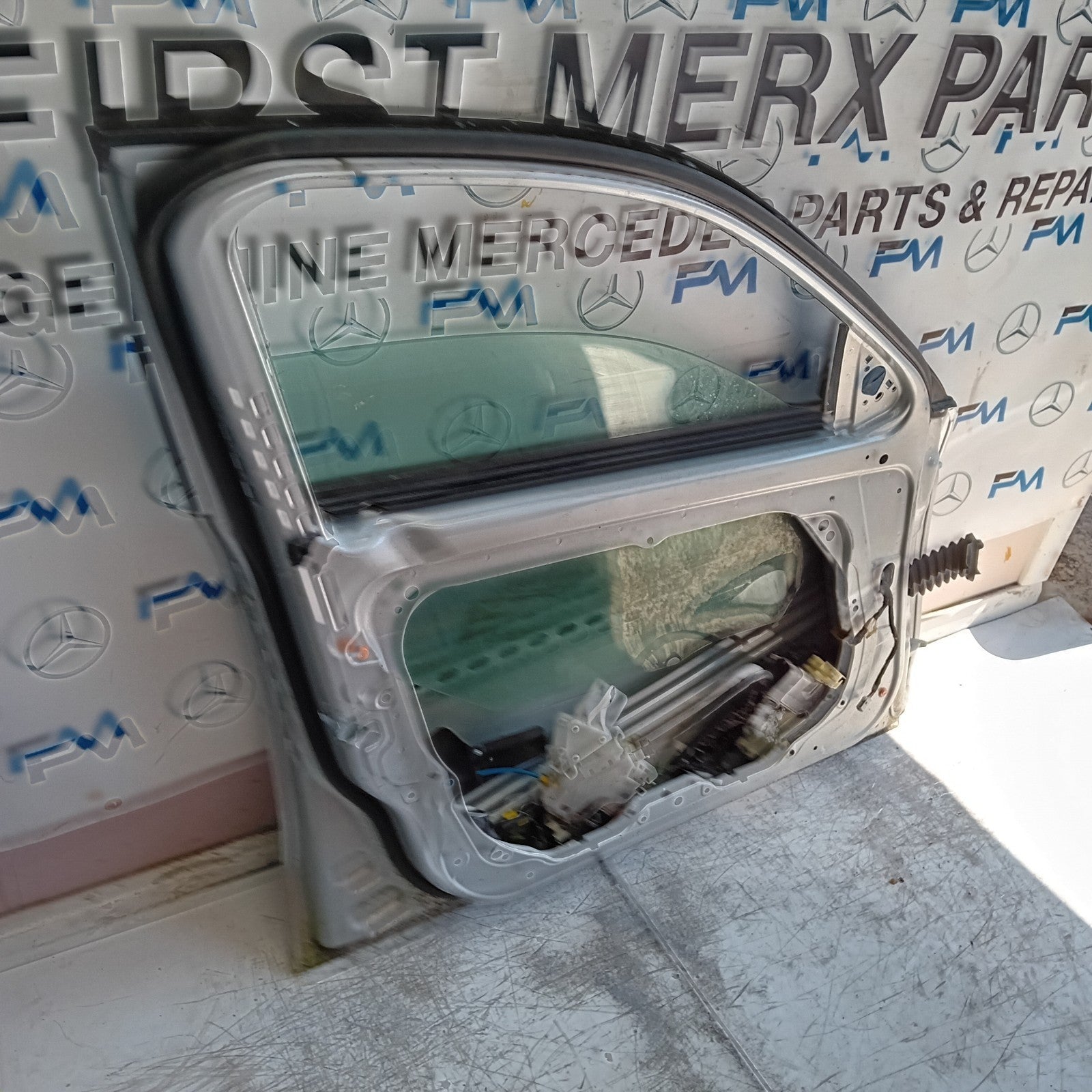 MERCEDES BENZ  E-CLASS W212 PASSENGER FRONT DOOR NSF 2015 SILVER  FMD518
