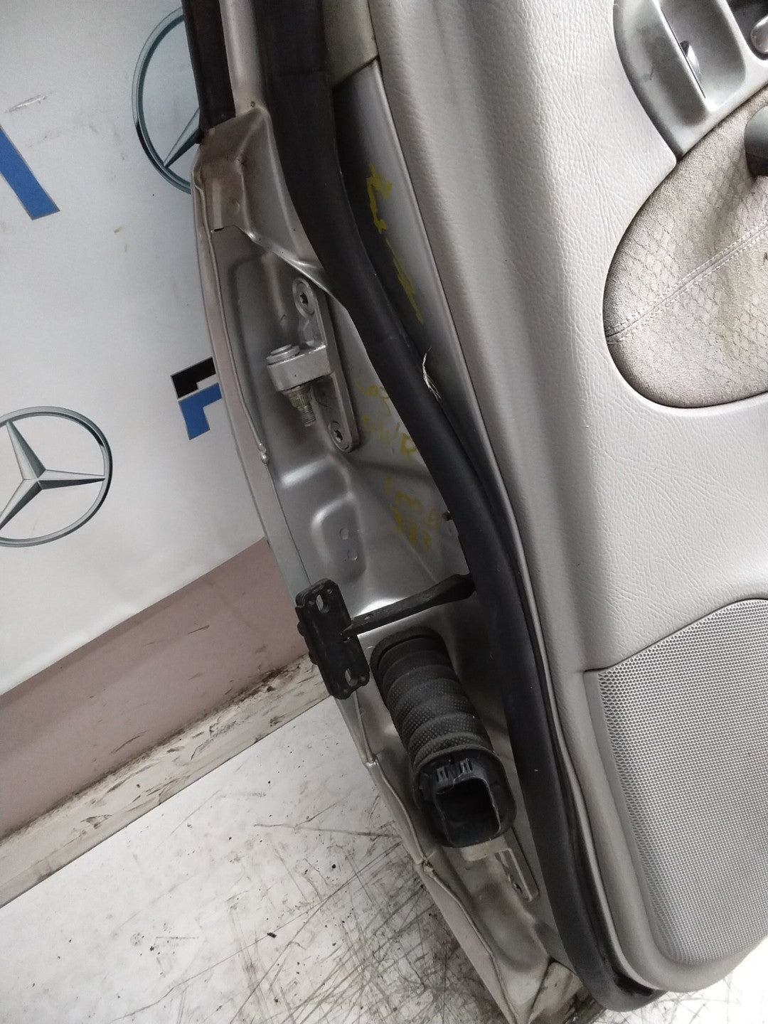 MERCEDES C-CLASS W203 DRIVER REAR DOOR OSR SILVER 2001-2004 COMPLETE FMD333