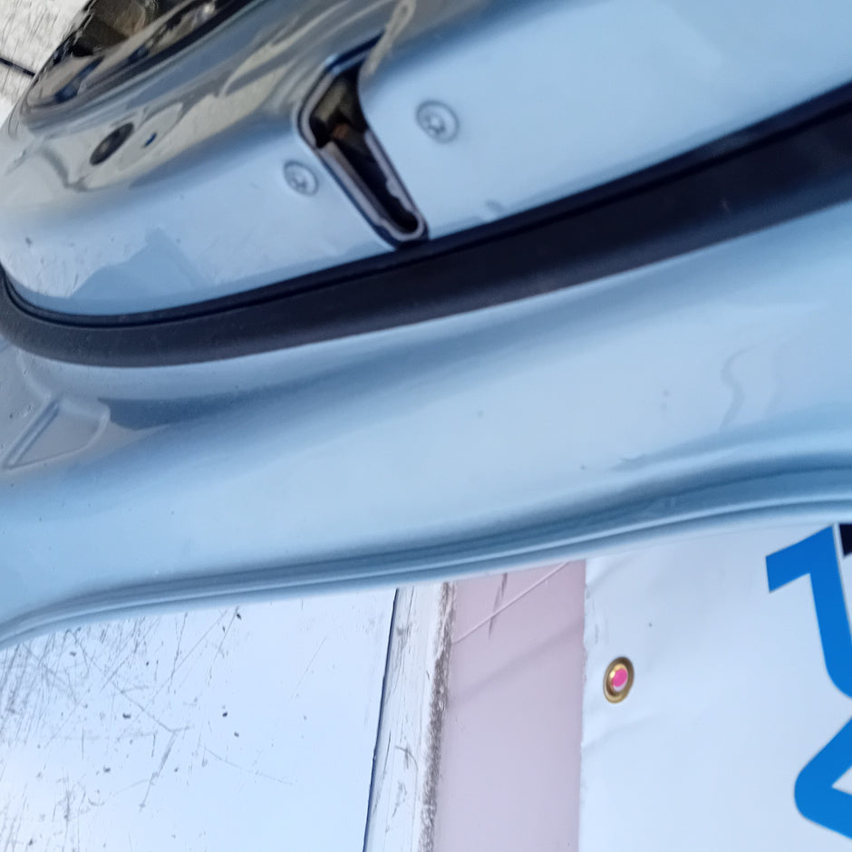 MERCEDES BENZ C-CLASS W205 SALOON DRIVER  FRONT DOOR OSF SILVER 2014 ON  FMD204