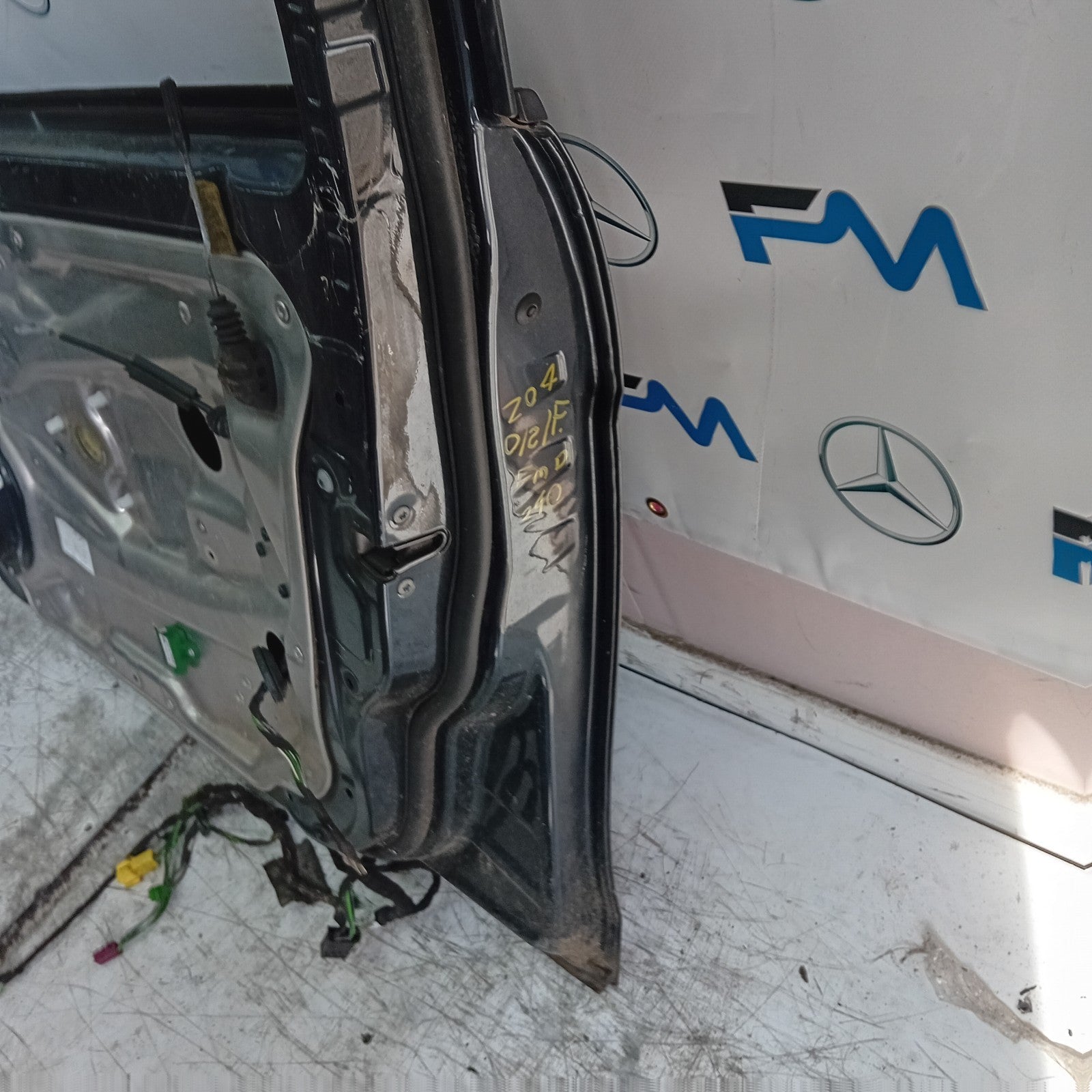 MERCEDES BEBZ C-CLASS W204 DRIVER SIDE FRONT DOOR OSF FMD290