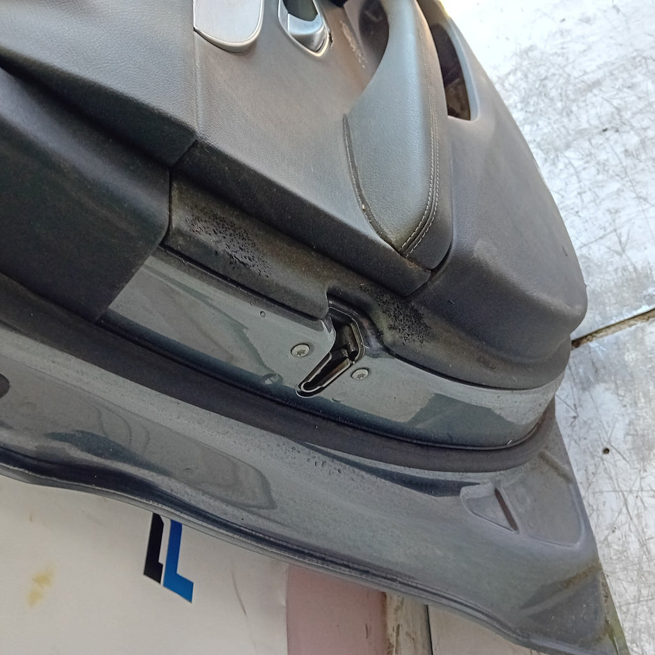 MERCEDES C-CLASS W205 SLN PASSENGER FRONT DOOR NSF GREY 2014 ON COMPLETE FMD470