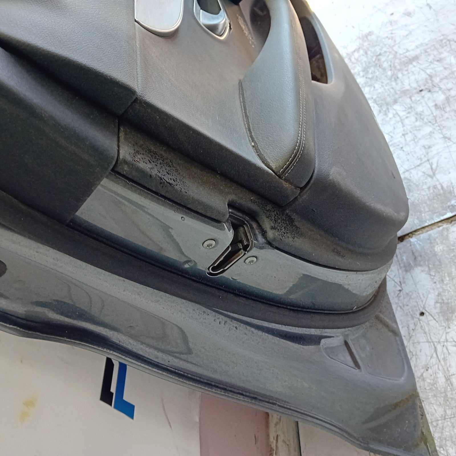 MERCEDES C-CLASS W205 SLN PASSENGER FRONT DOOR NSF GREY 2014 ON COMPLETE FMD470