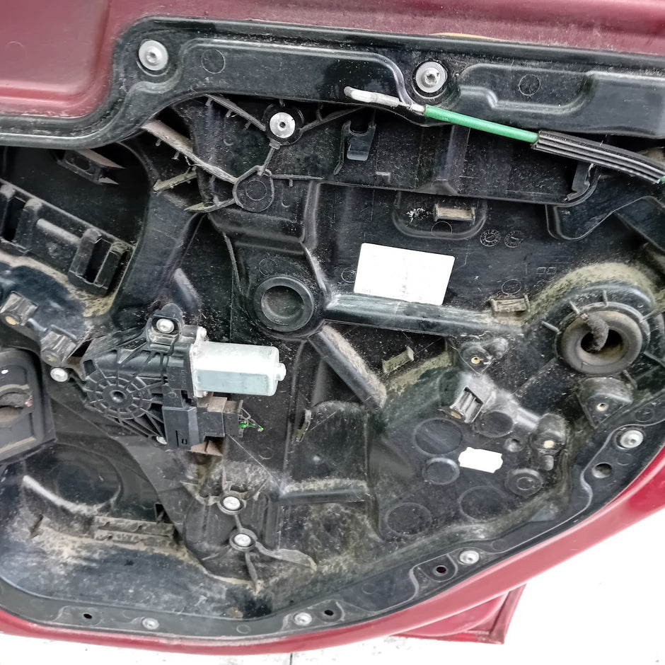 MERCEDES BENZ C-CLASS W205 SALOON DRIVER REAR DOOR OSR RED 2014 ON  FMD239