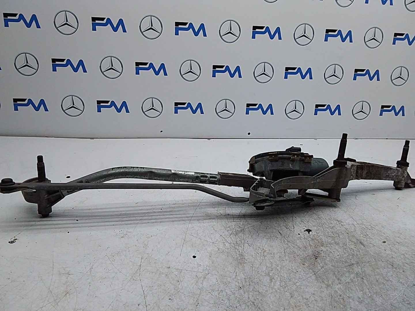 MERCEDES BENZ  E-CLASS W212 WIPER MOTOR FRONT AND LINKAGE A2128201340 FMR474