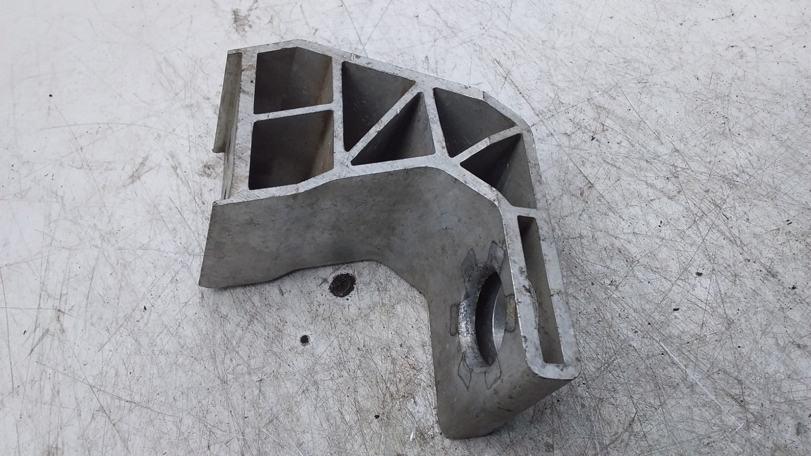MERCEDES BENZ  C-CLASS  RADIATOR MOUNT BRACKET LEFT SIDE A2055014920 FMR402