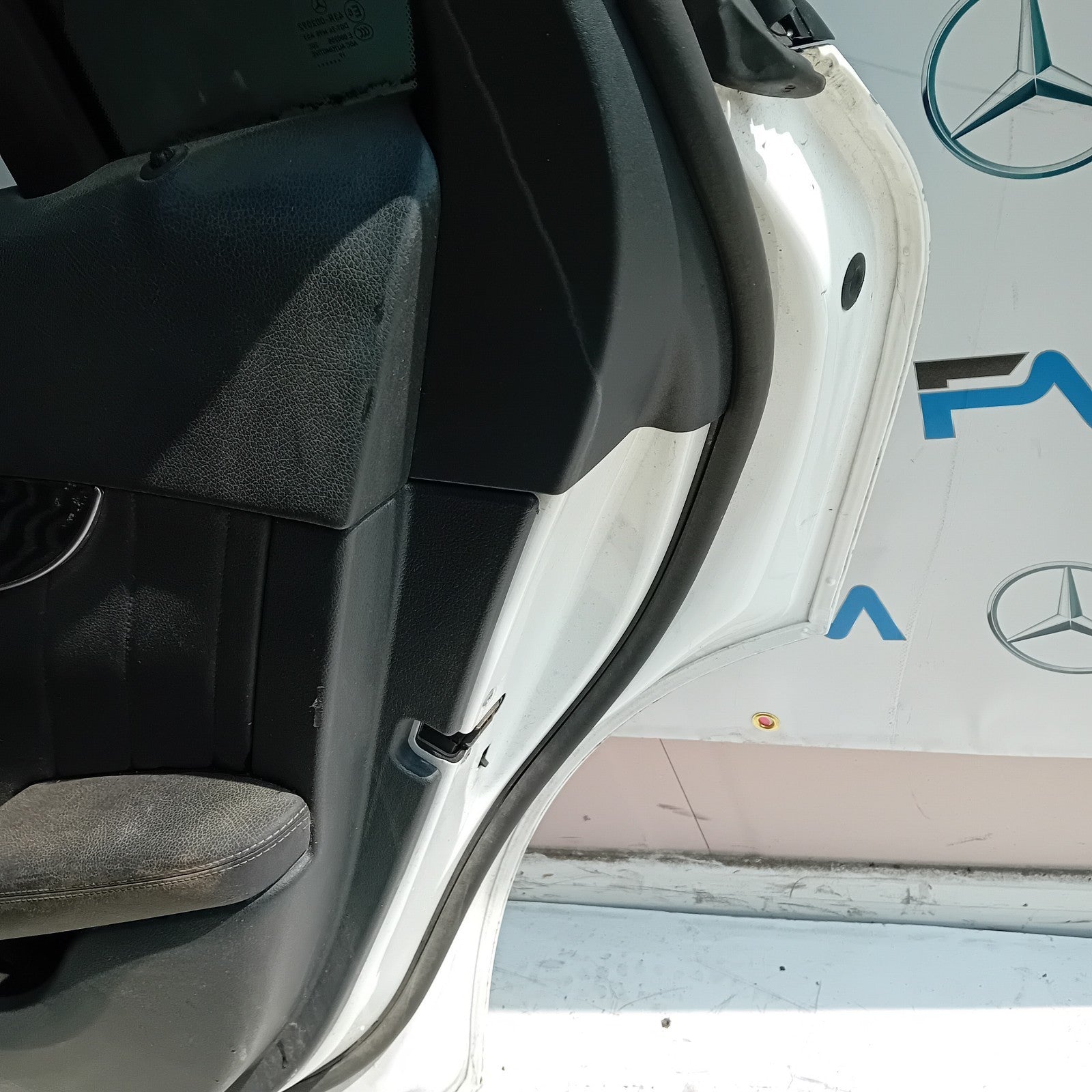 MERCEDES GLC X253 DRIVER REAR DOOR OSR 2016 ON WHITE COMPLETE FMD277