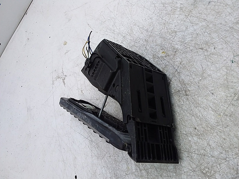 MERCEDES C-CLASS W205 ACCELERATOR THROTTLE GAS PEDAL A2053000104 FMR286