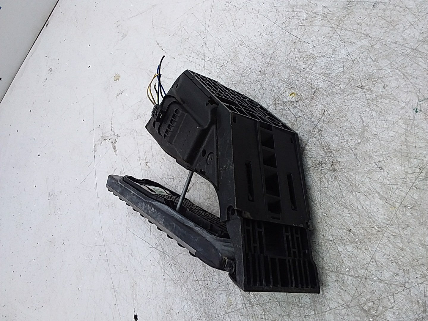 MERCEDES C-CLASS W205 ACCELERATOR THROTTLE GAS PEDAL A2053000104 FMR286