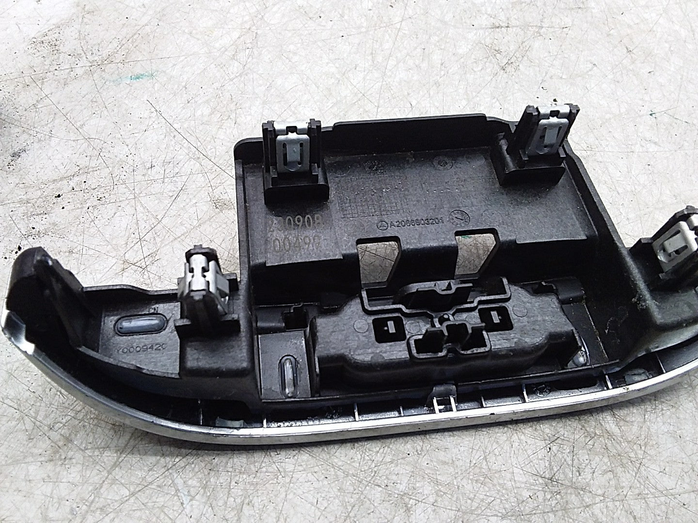 MERCEDES C-CLS W206 FRONT CONSOLE ARMREST TRIM A2066803201 FMR293