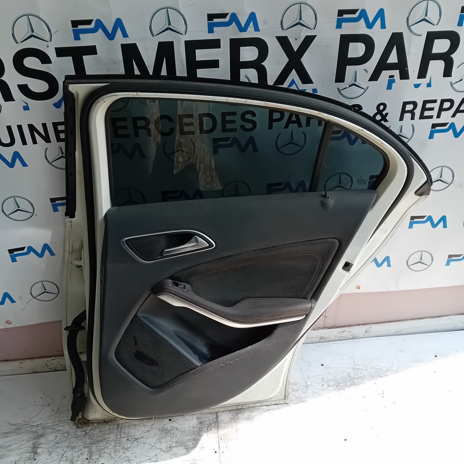 MERCEDES A-CLASS W176 SLN DRIVER REAR DOOR OSR 2012-18 WHITE COMPLETE FMD275