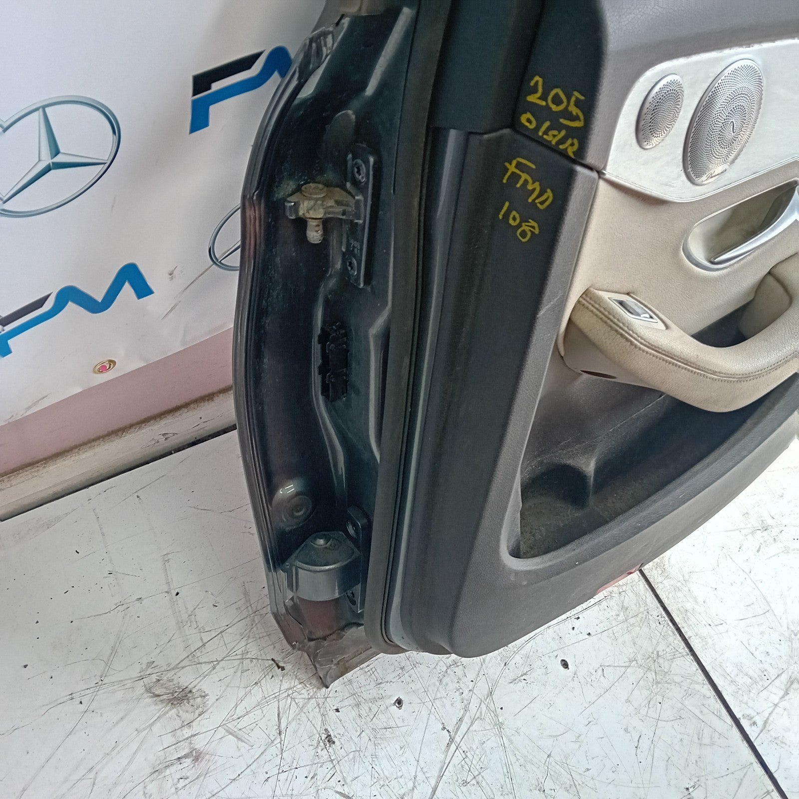 MERCEDES BENZ  C-CLASS W2O5 DRIVER SIDE REAR DOOR O/S/R COMPLETE GREY FMD108