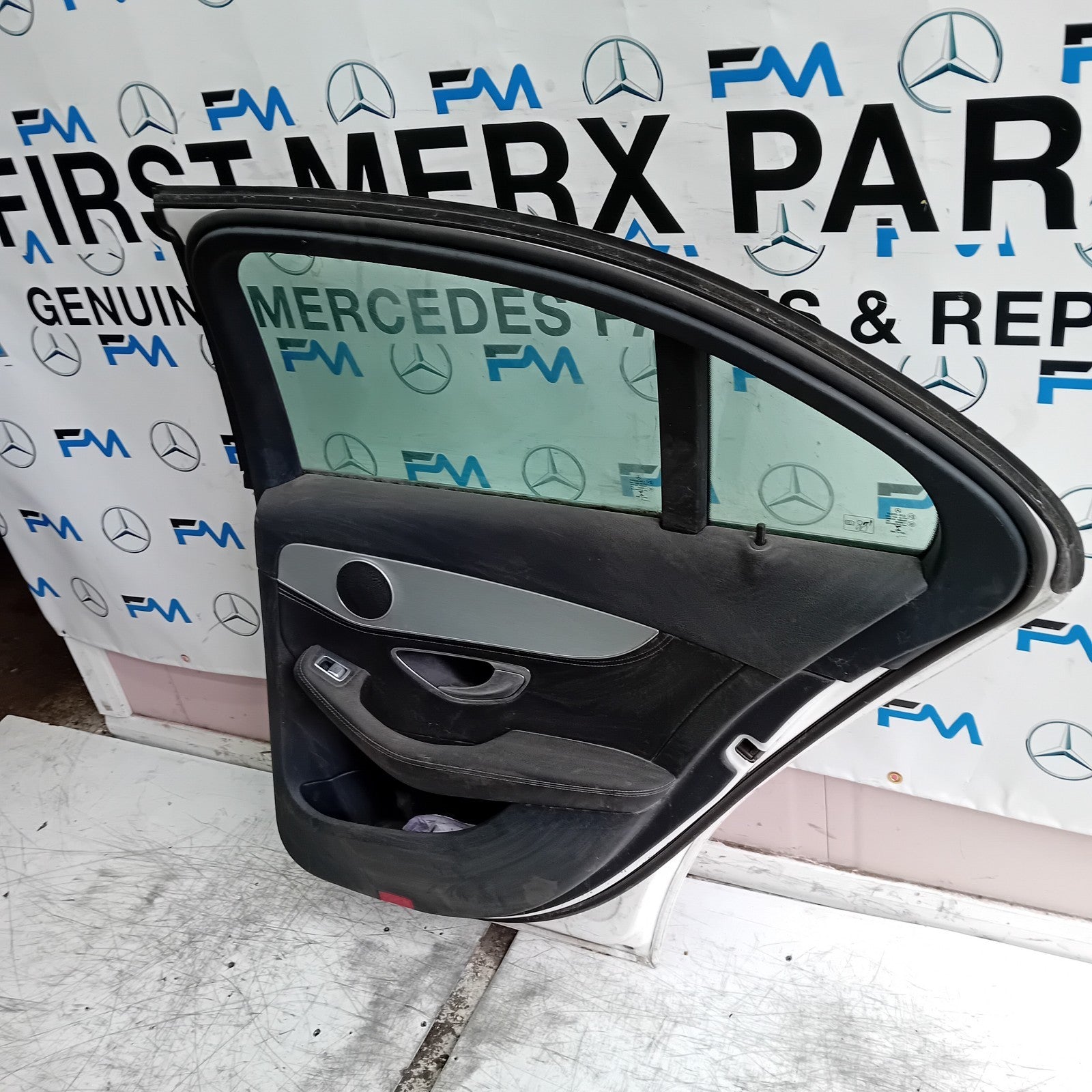 MERCEDES C-CLASS W205 DRIVER REAR DOOR OSR WHITE 2014 ON COMPLETE FMD446