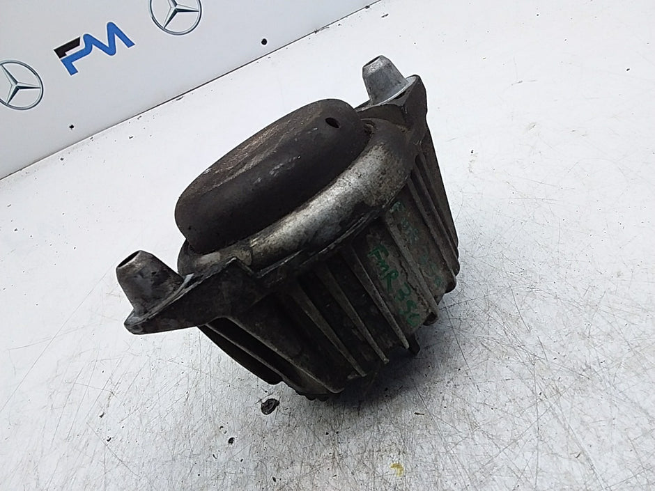 MERCEDES BENZ  E-CLASS  W212  ENGINE MOUNT LEFT NS A2122404117 FMR350