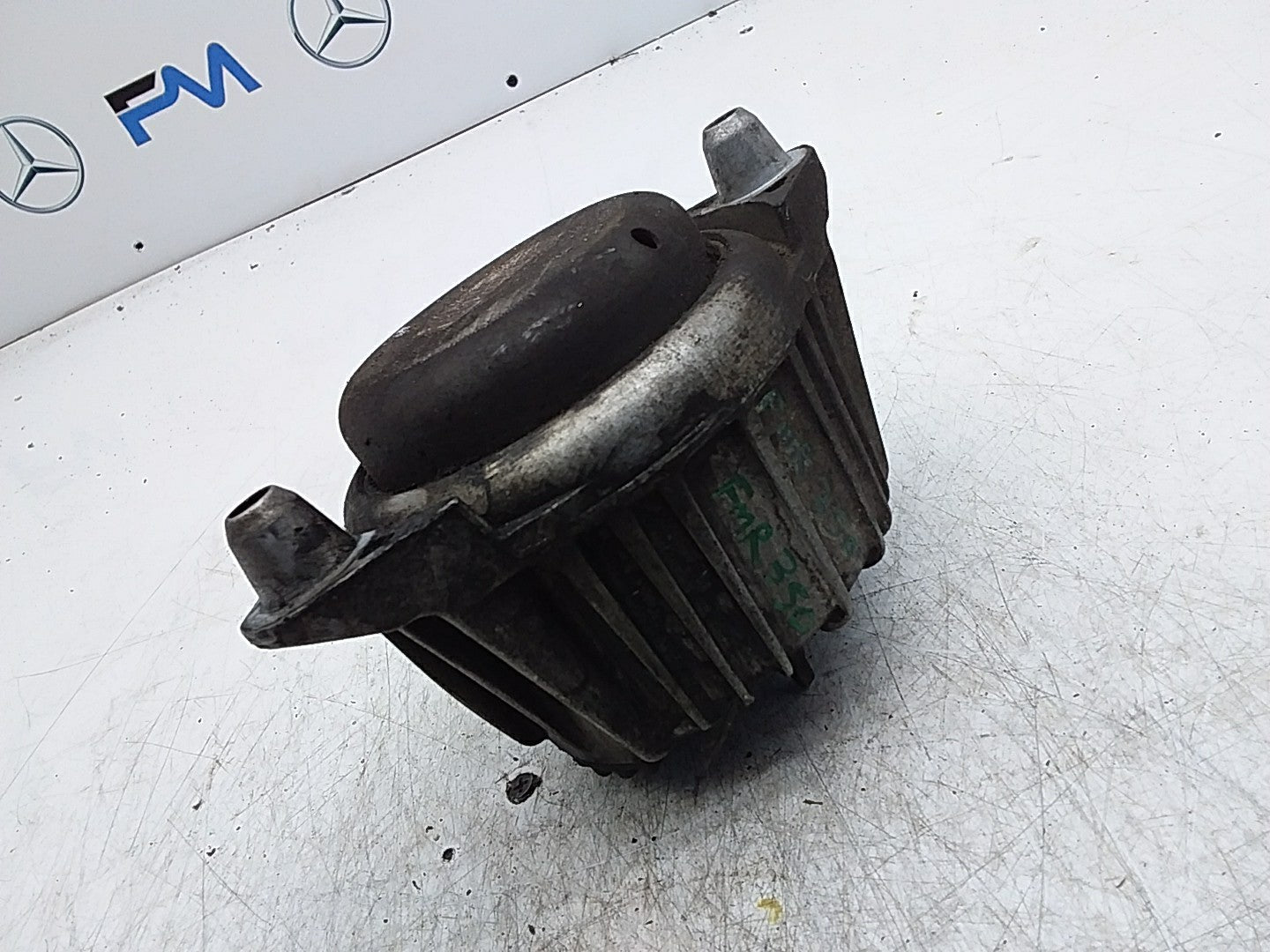 MERCEDES BENZ  E-CLASS  W212  ENGINE MOUNT LEFT NS A2122404117 FMR350