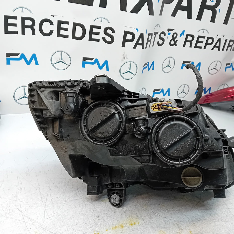 MERCEDES C-CLASS W205 PASSENGER SIDE FRONT HEADLIGHT A2058200761 20l4 FMH188
