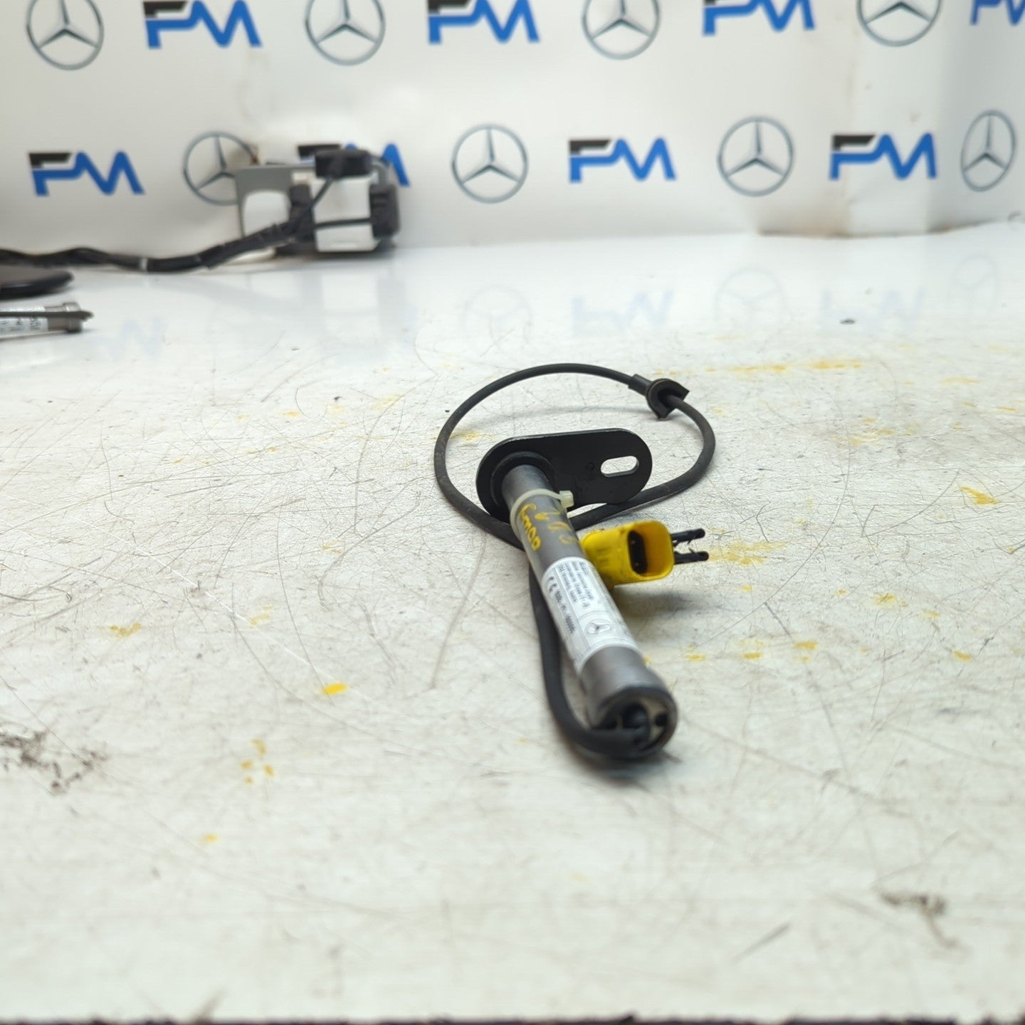 MERCEDES C CLASS W206 BONNET PEDESTRIAN ACTUATOR A2069066800 2017 FM001433