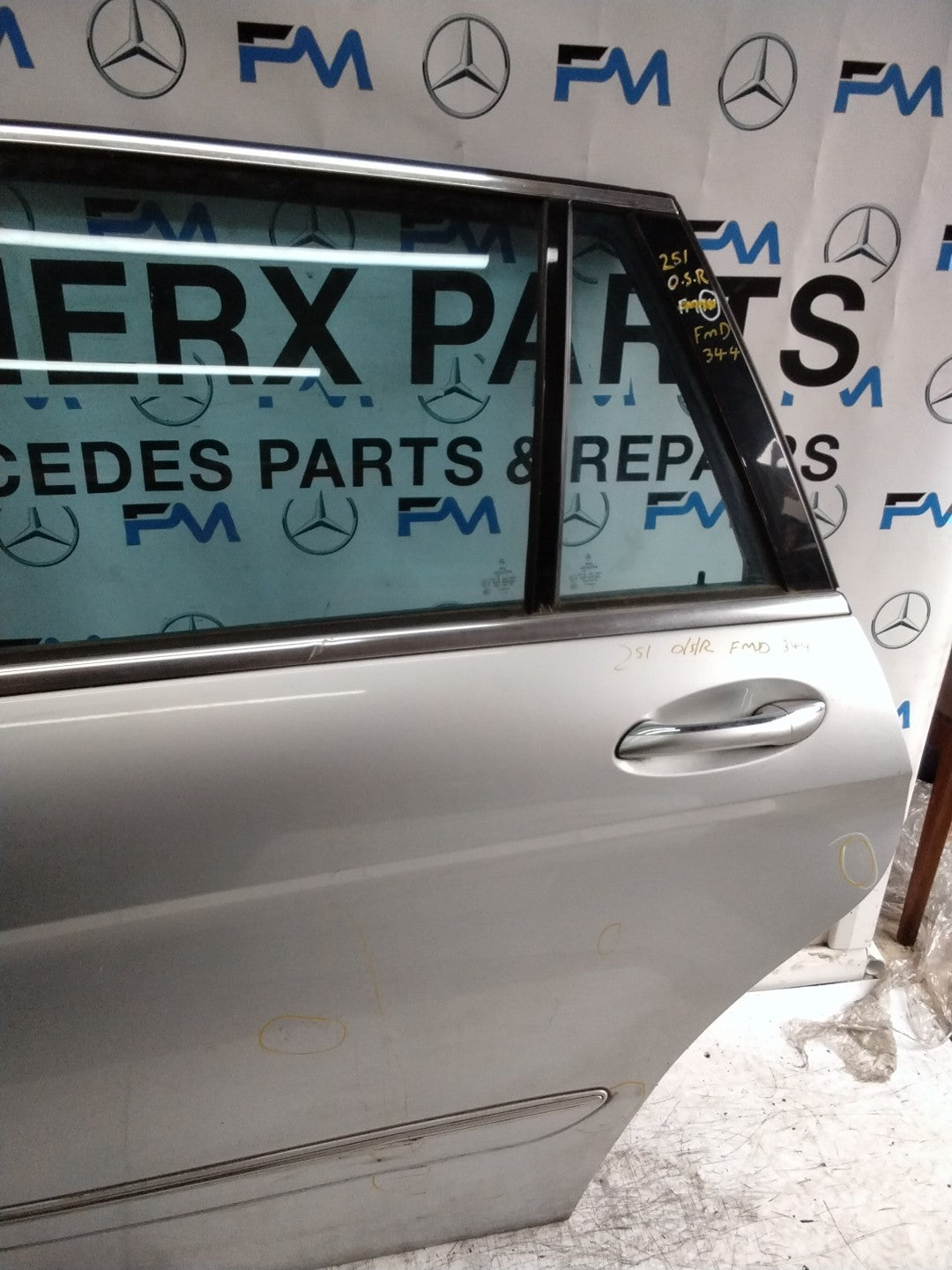 MERCEDES R-CLASS W251 PASSENGER REAR DOOR NSR SILVER 2005-12 COMPLETE FMD344