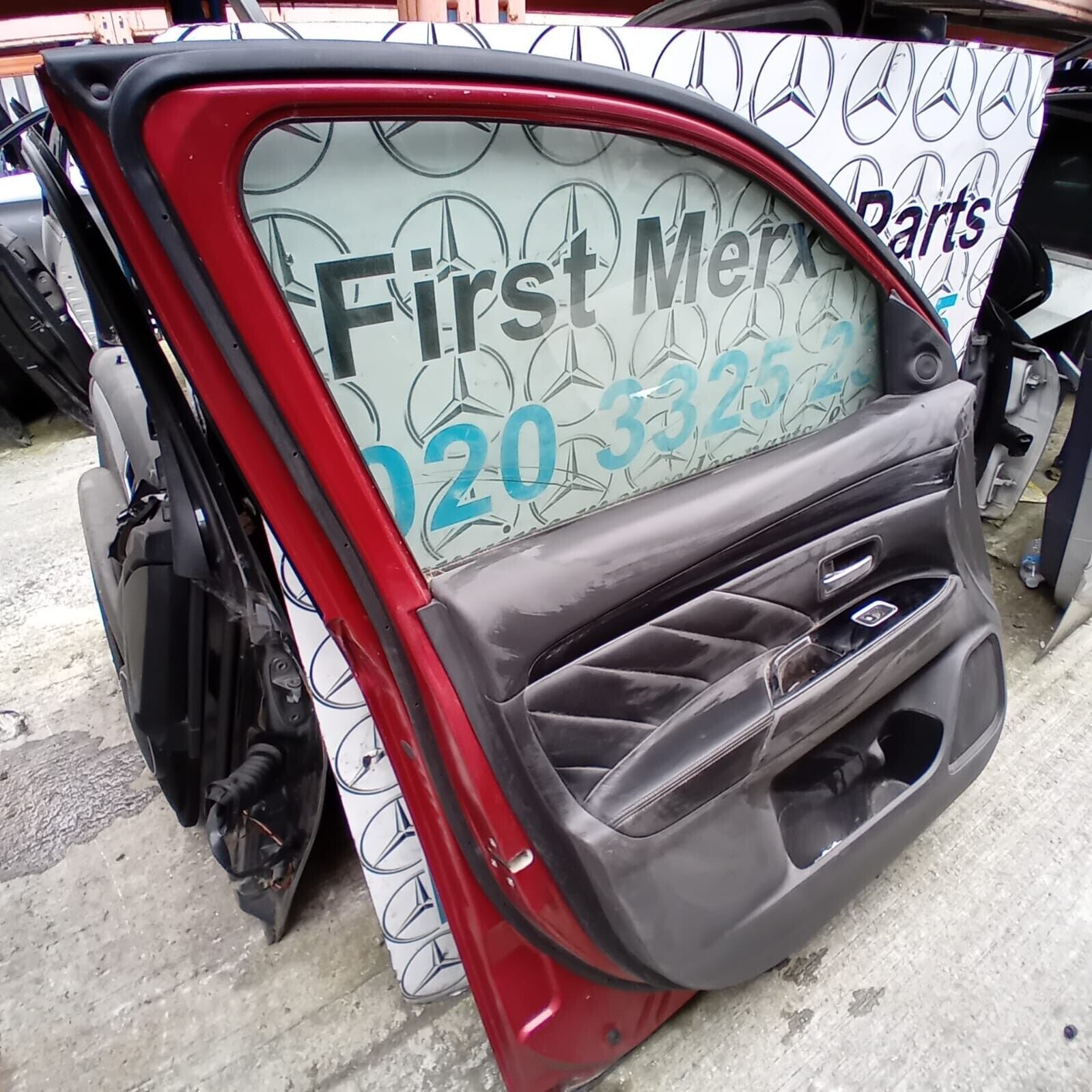 MITSUBISHI OUTLANDER PASSENGER SIDE FRONT DOOR ( NEAR SIDE FRONT )