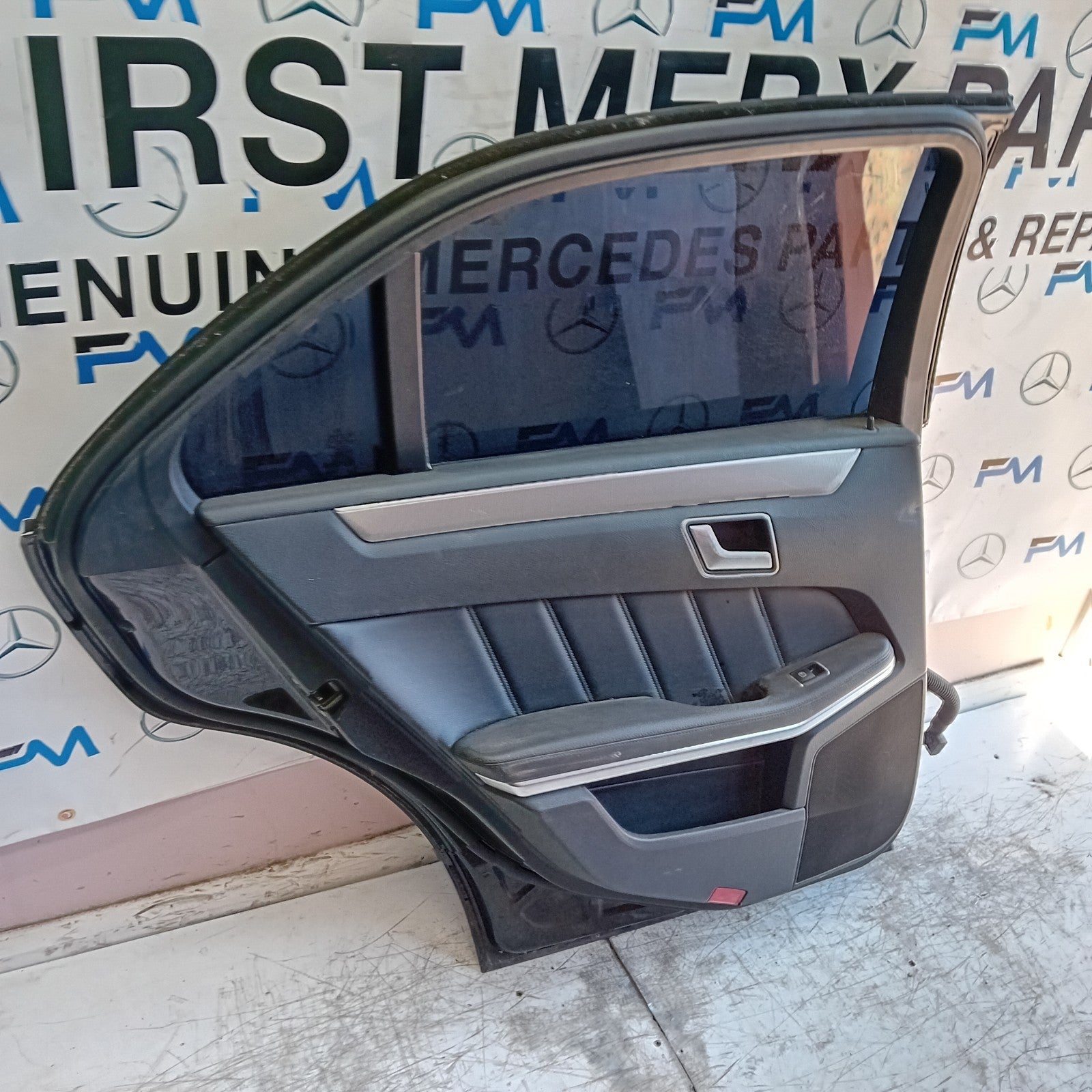 MERCEDES E-CLASS W212 PASSENGER REAR DOOR NSR BLACK 2014 COMPLETE FMD466