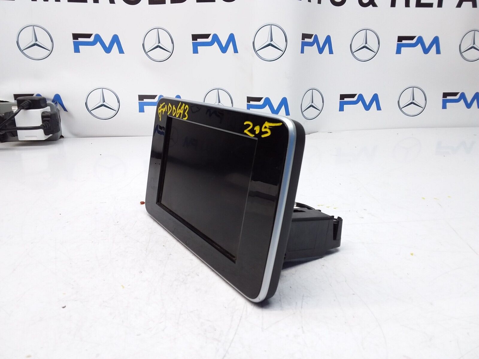 MERCEDES C-CLASS W205 2014 SAT NAV MULTIMEDIA SCREEN A2059004113 FM00693