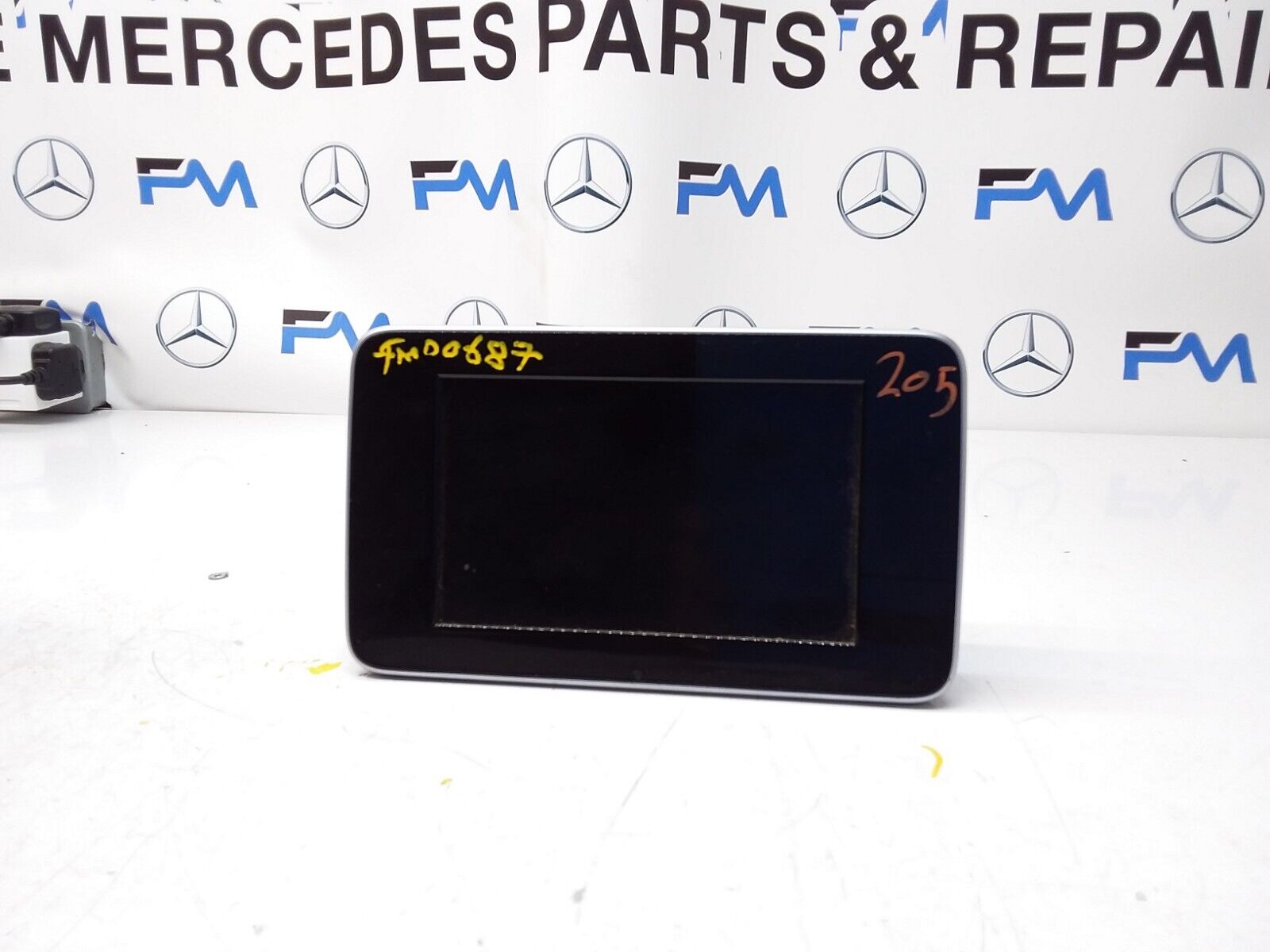MERCEDES C-CLASS W205 2014 SAT NAV MULTIMEDIA SCREEN A2059004113 FM00687