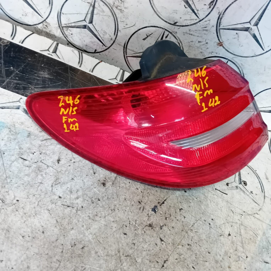 MERCEDES BENZ B-CLASS W246 PASSENGER SIDE REAR TAIL LIGHT