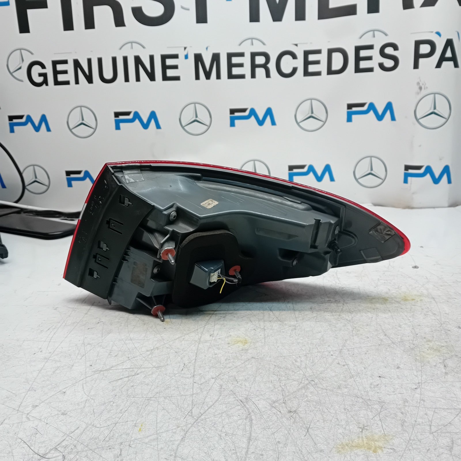 MERCEDES BENZ  GLC W253 PASSENGER SIDE LEFT REAR TAIL LIGHT 2016 FMT307