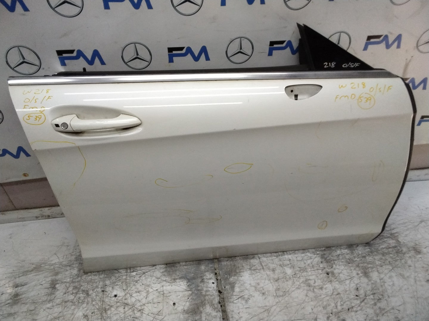 MERCEDES BENZ CLS W218  DRIVER FRONT DOOR OSF WHITE 2011-18 FMD539