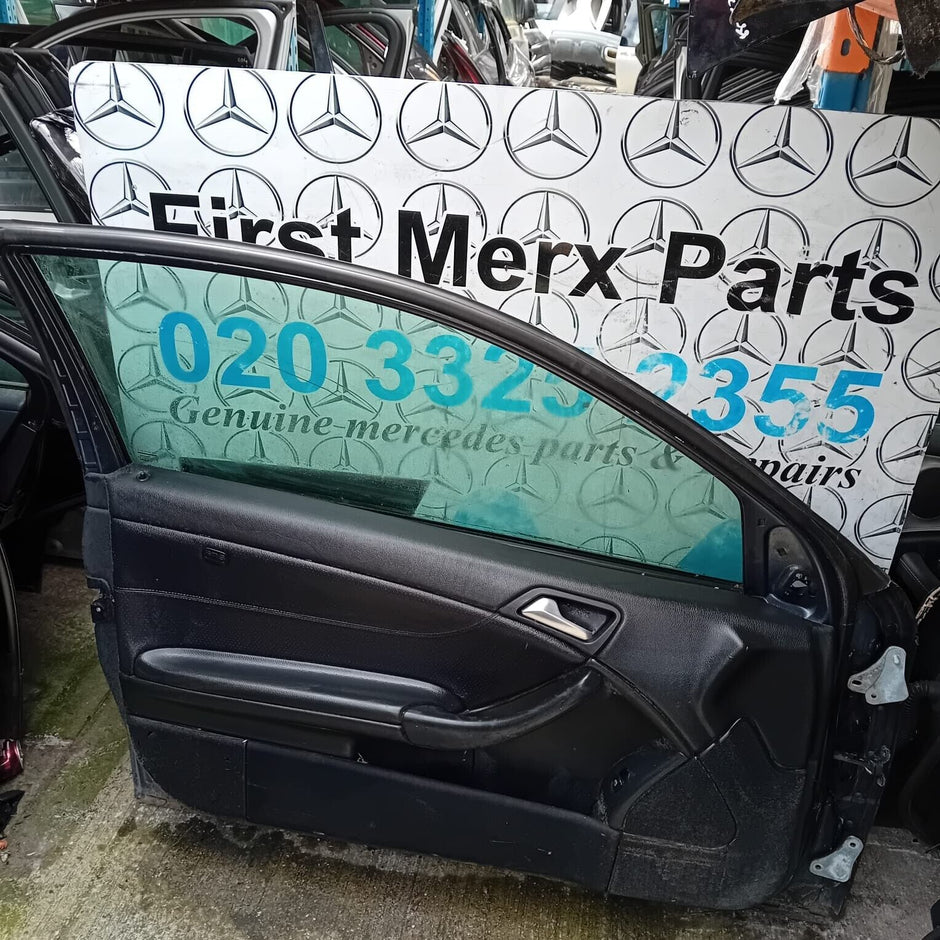 MERCEDES BENZ CLC C-CLASS W203 PASSENGER SIDE FRONT DOOR ( NEAR SIDE FRONT )
