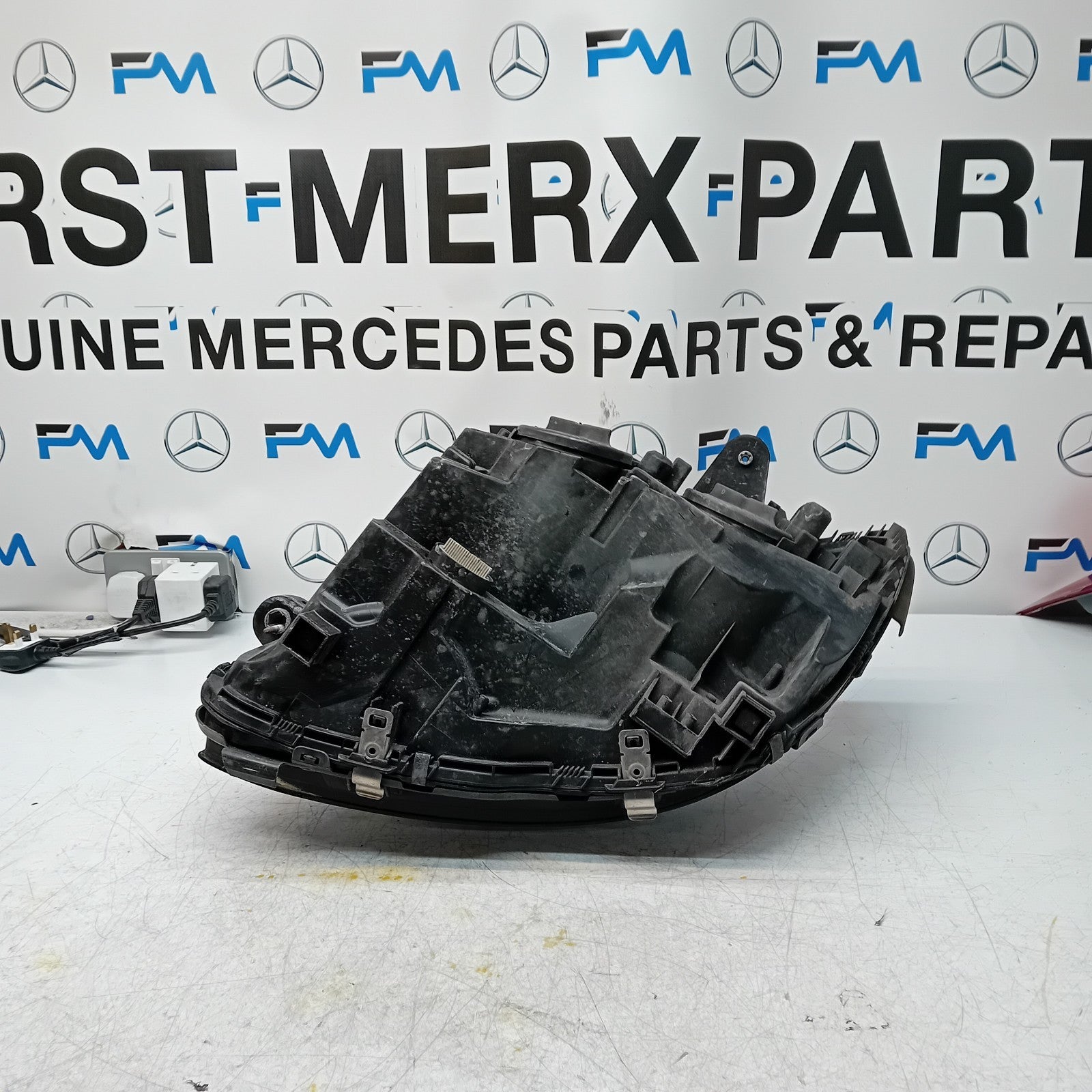 MERCEDES BENZ C-CLASS W205 DRIVER SIDE FRONT HEADLIGHT A2058200861 20l4 FMH187