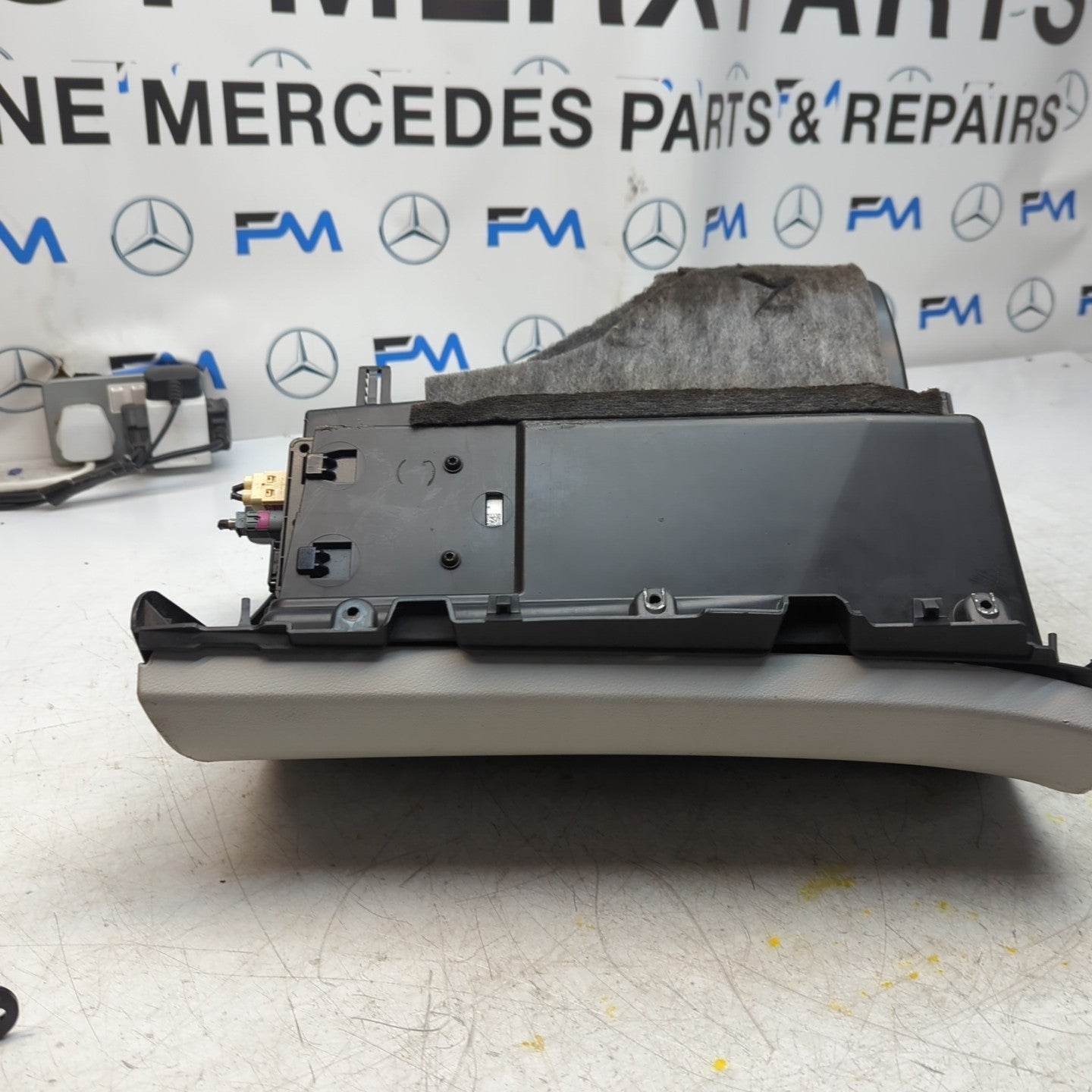 MERCEDES B-CLASS W246 DASHBOARD GLOVEBOX 2012 FM001437