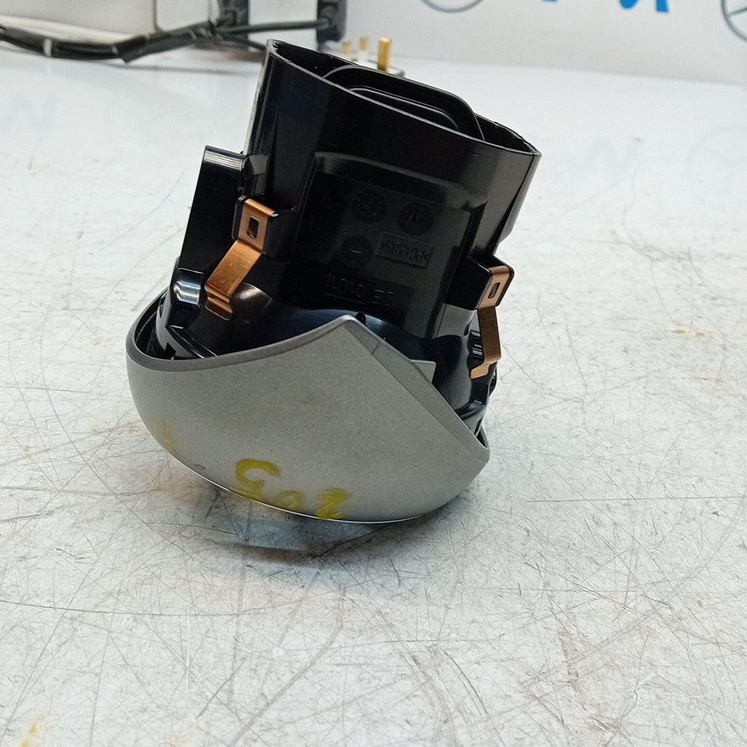 MERCEDES BENZ C-CLASS W205 DASHBOARD AIR VENT 2016 A2058304300 FM001519