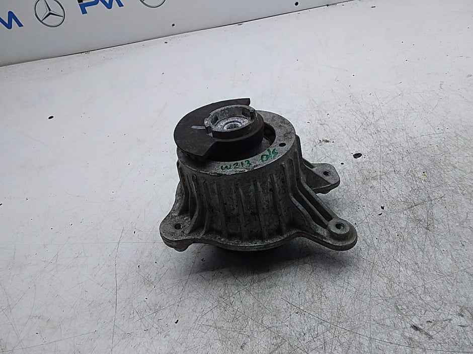 MERCEDES BENZ  E-CLASS  W213  ENGINE MOUNT RIGHT OS A2132400600 FMR344