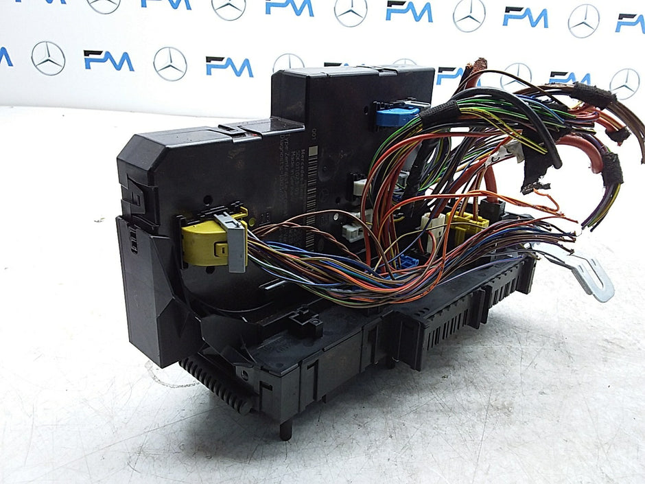 MERCEDES BENZ  E-CLASS W212  FUSE BOX RELAY BOX A2129009522 FMR481