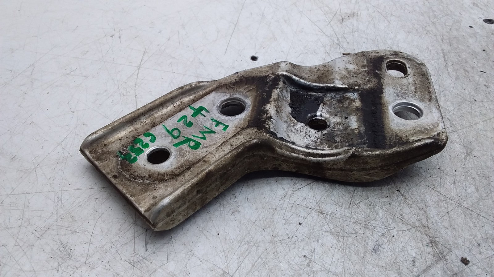 MERCEDES  C-CLASS W205 FRONT RIGHT SUBFRAME MOUNTING BRACKET A2053230240 FMR429