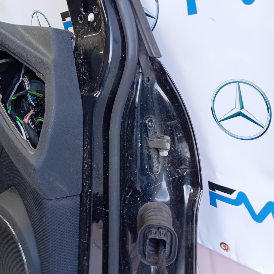 MERCEDES BENZ B CLASS W245 PASSENGER SIDE REAR DOOR ( NEAR SIDE REAR ) FM012