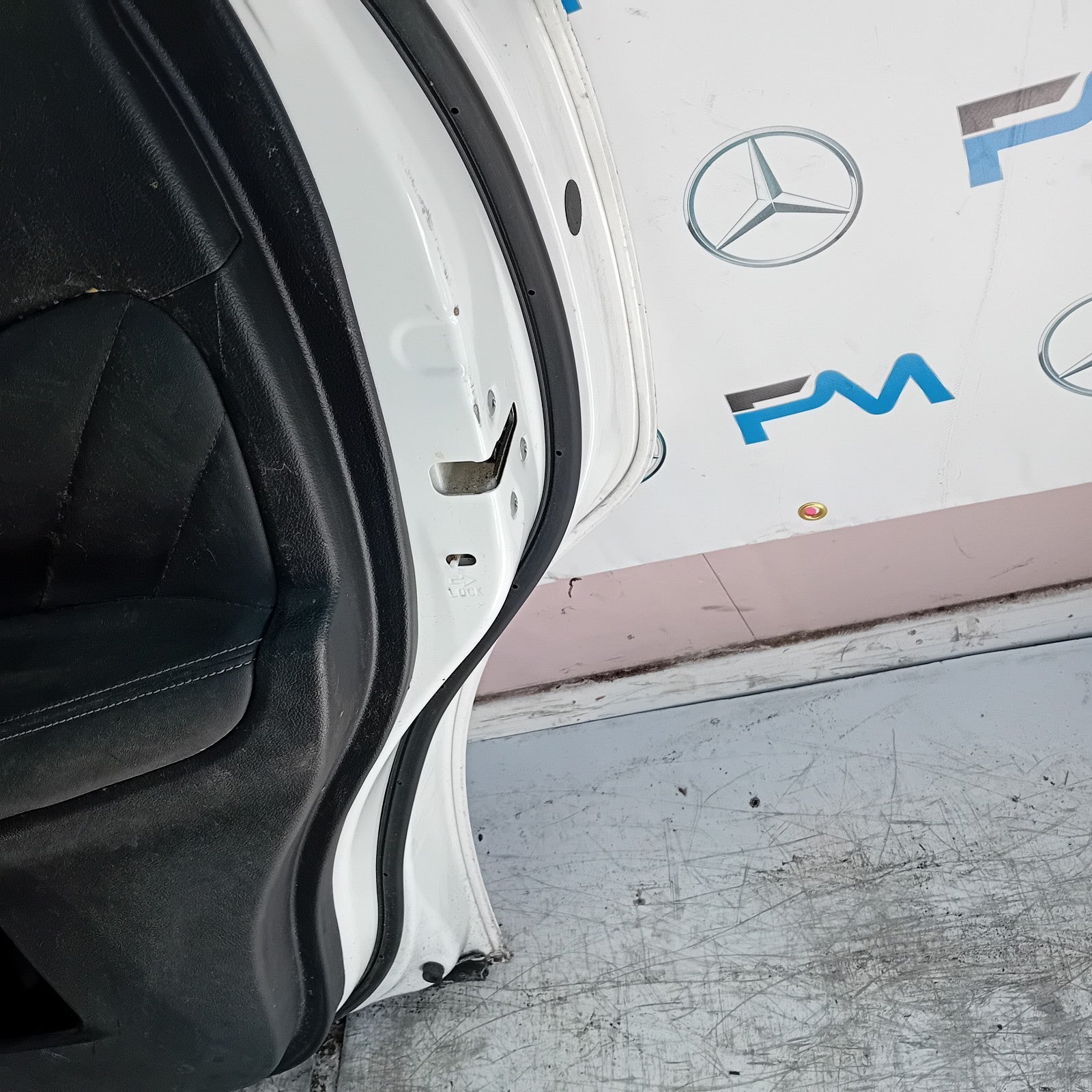 MITSUBISHI OUTLANDER MK3 DRIVER REAR DOOR OSR 2013 WHITE COMPLETE FMD363