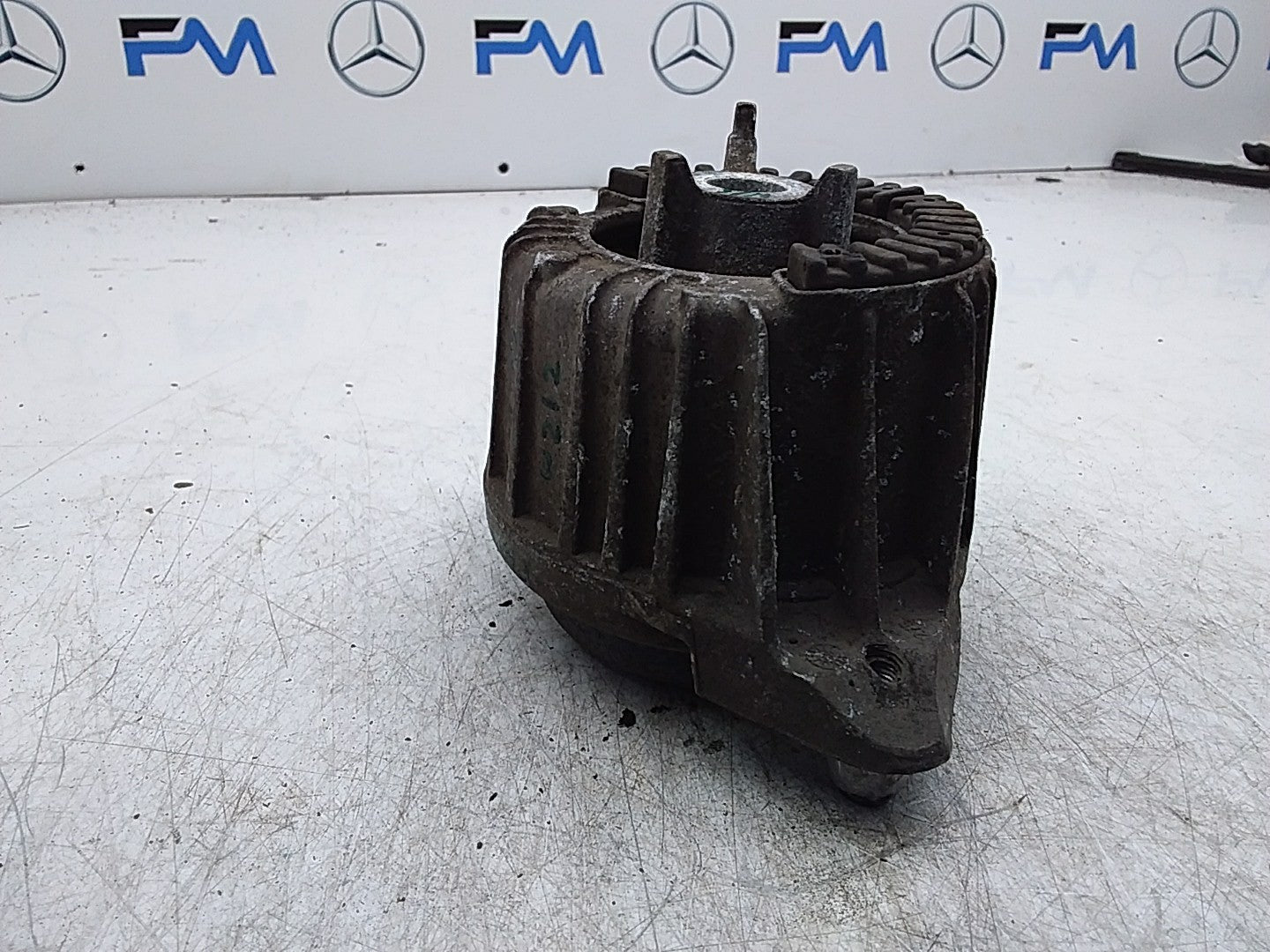 MERCEDES BENZ  E-CLASS  W212  ENGINE MOUNT LEFT NS A2122404217 FMR352