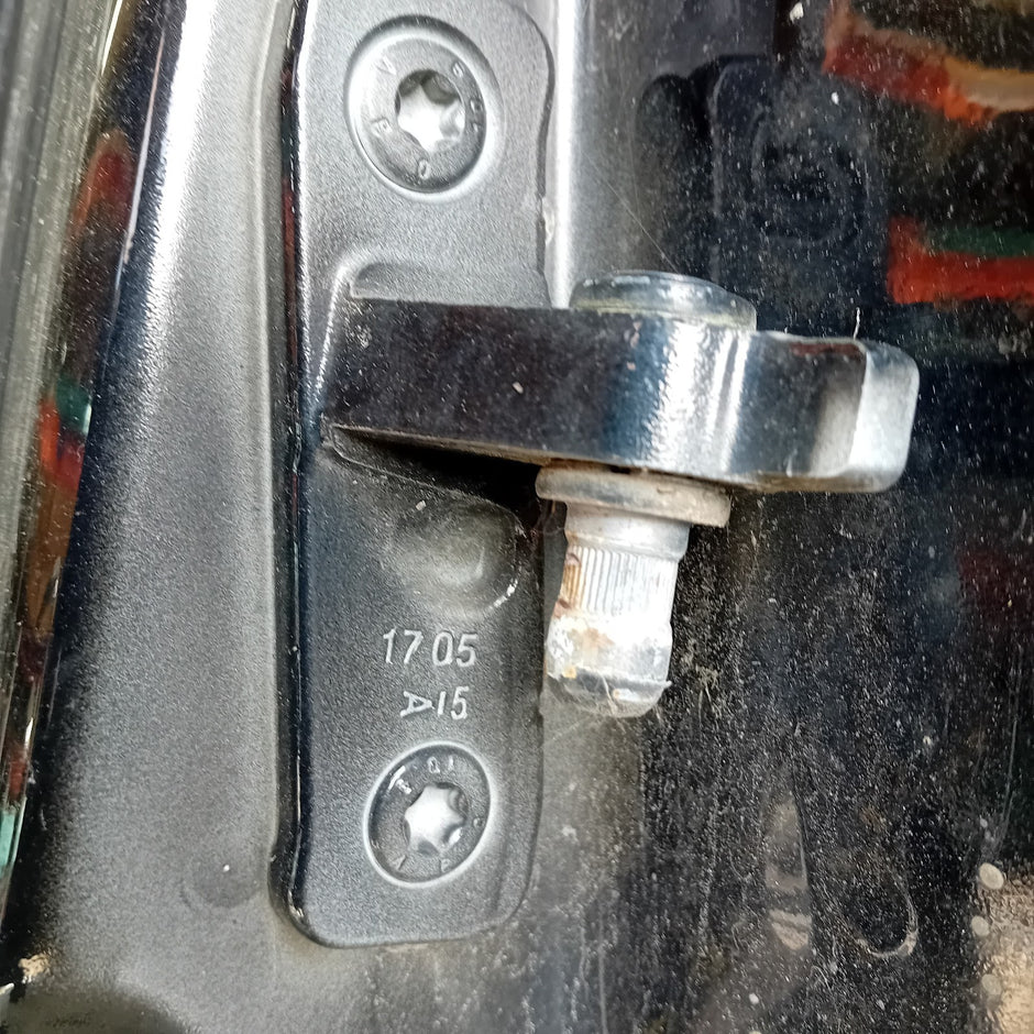 MERCEDES BENZ C-CLASS W205 PASSENGER SIDE FRONT DOOR N/S/F BLACK FMD116