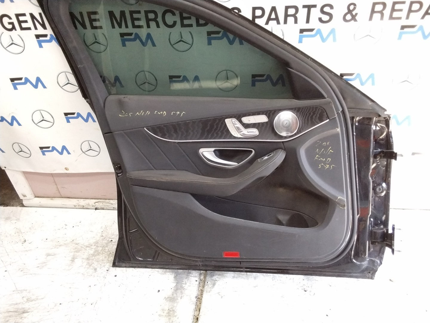 MERCEDES C-CLS W205 SLN PASSENGER FRONTDOOR NSF BLACK 2014-2021 COMPLETE FMD575