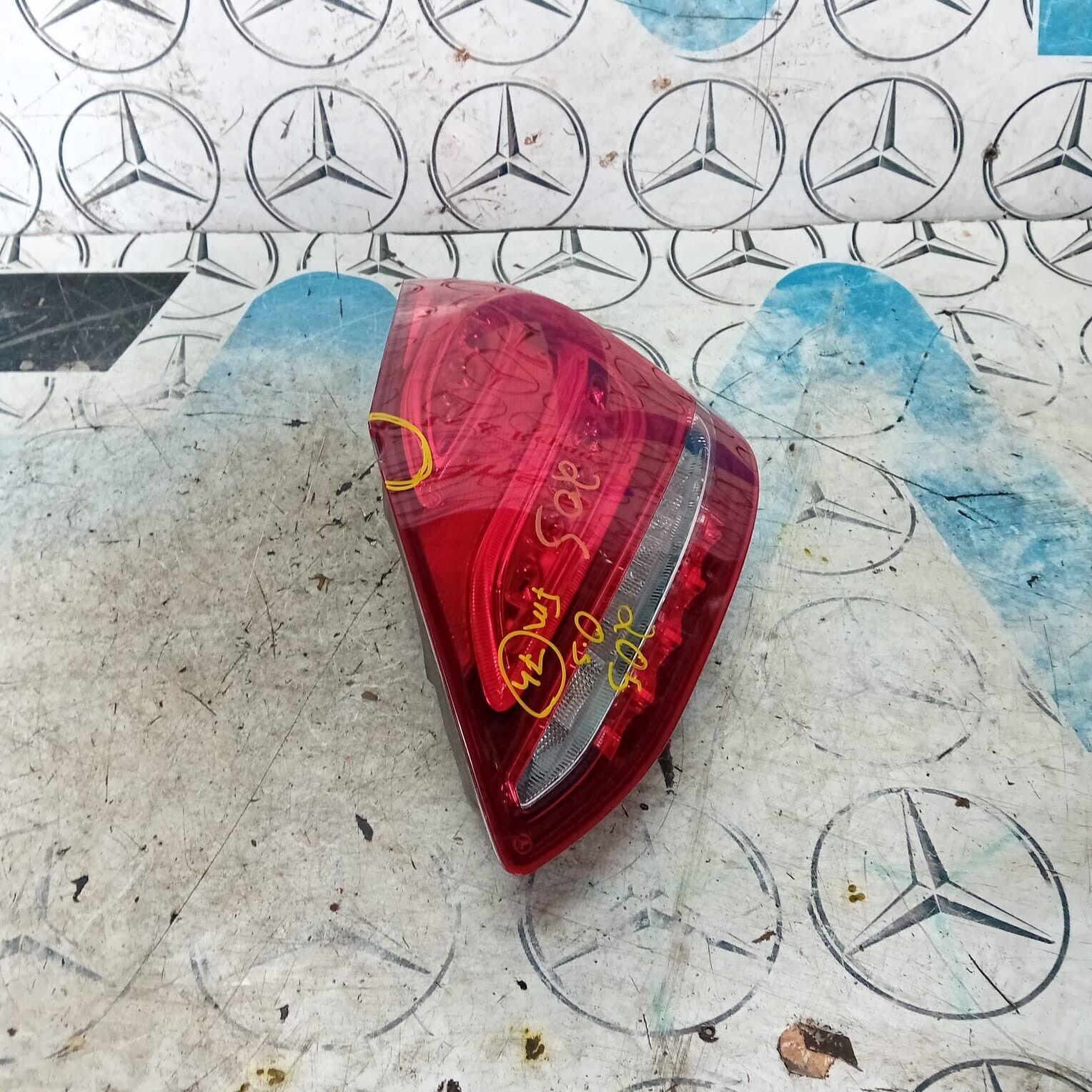 MERCEDES BENZ C-CLASS W205 DRIVER SIDE ( OFF SIDE ) TAIL LIGHT