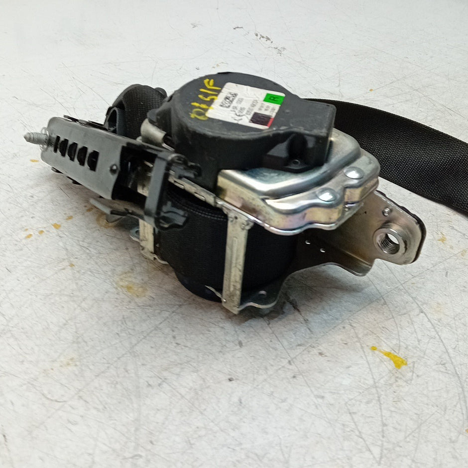 MERCEDES BENZ  C-CLASS W205 SEAT BELT FRONT DRIVER A2058600285 BLACK FM001234