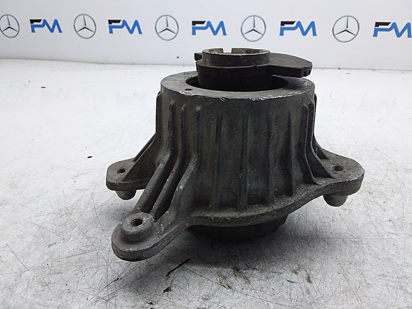 MERCEDES BENZ  E-CLASS  W213  ENGINE MOUNT LEFT NS A2132400500 FMR355