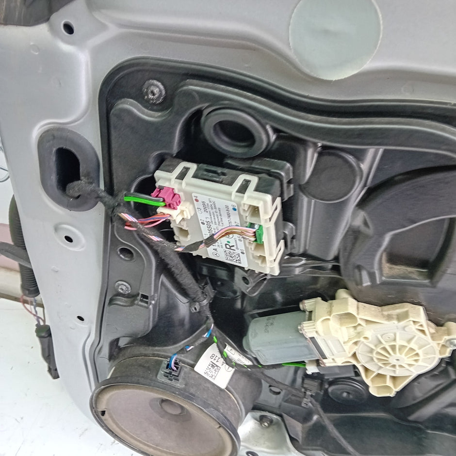 MERCEDES BENZ CLS W118 DRIVER REAR DOOR (OFF SIDE REAR) WHITE FMD25