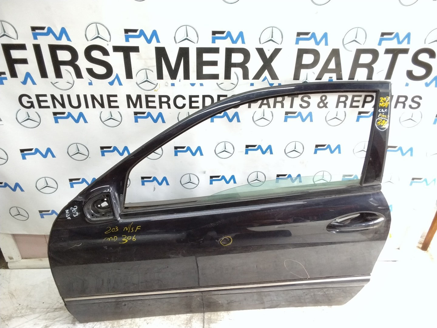 MERCEDES C-CLASS W203  PASSENGER FRONT DOOR NSF BLACK 2001-2004 COMPLETE FMD306