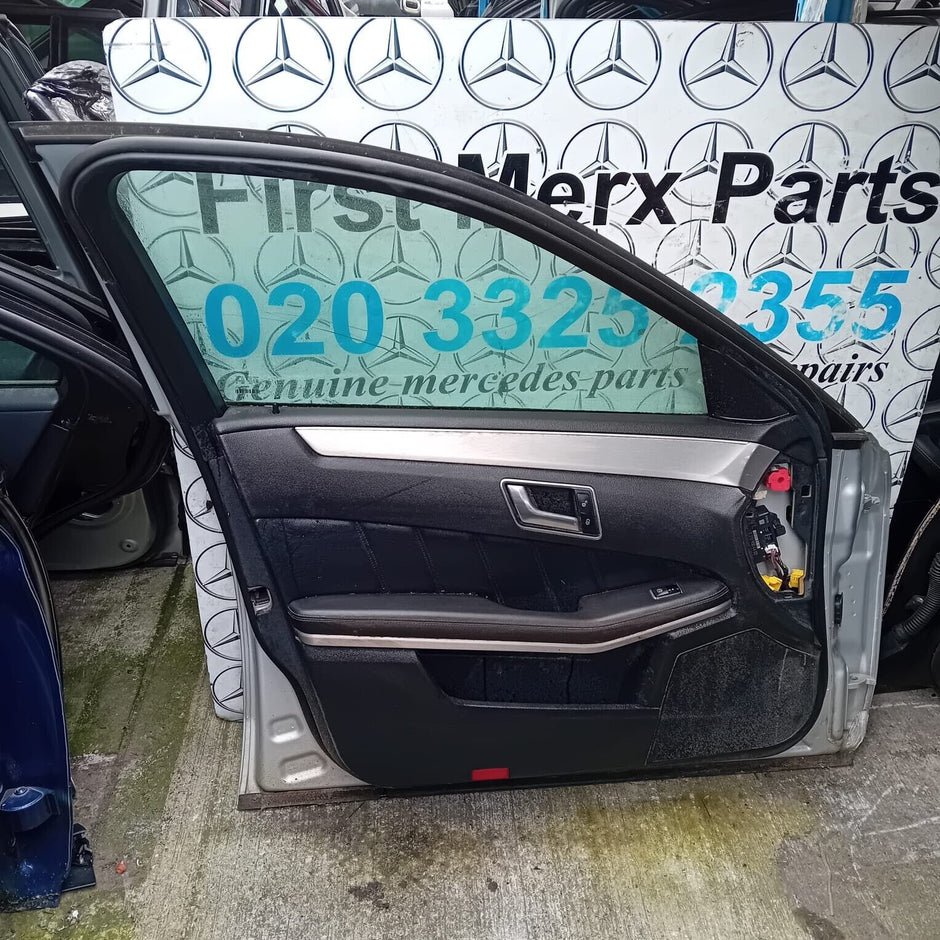 MERCEDES BENZ E-CLASS  W212  PASSENGER SIDE FRONT DOOR ( NEAR SIDE FRONT )