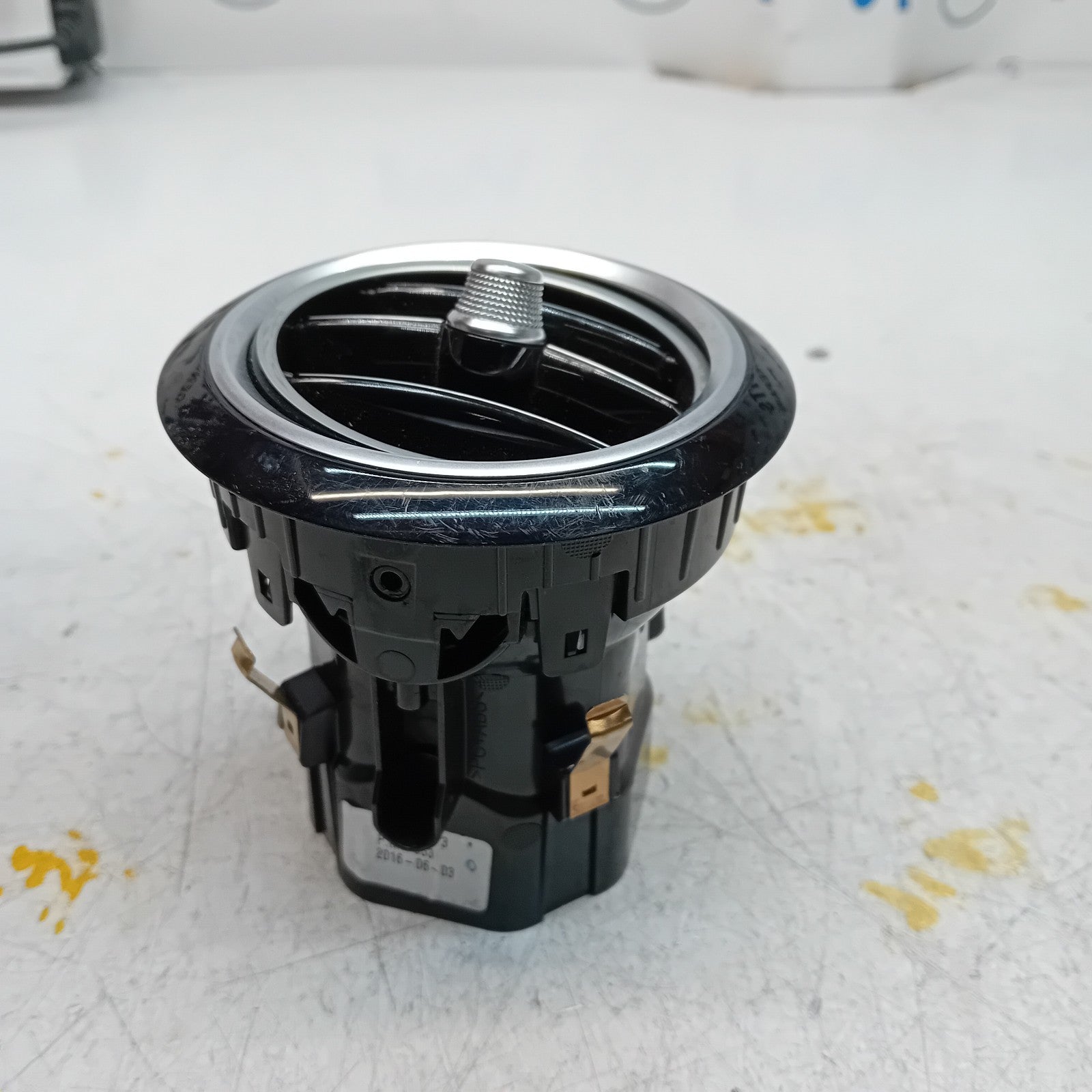 MERCEDES E-CLASS W213 DASHBOARD AIR VENT CENTRE 2016 A2138308000 FM001180