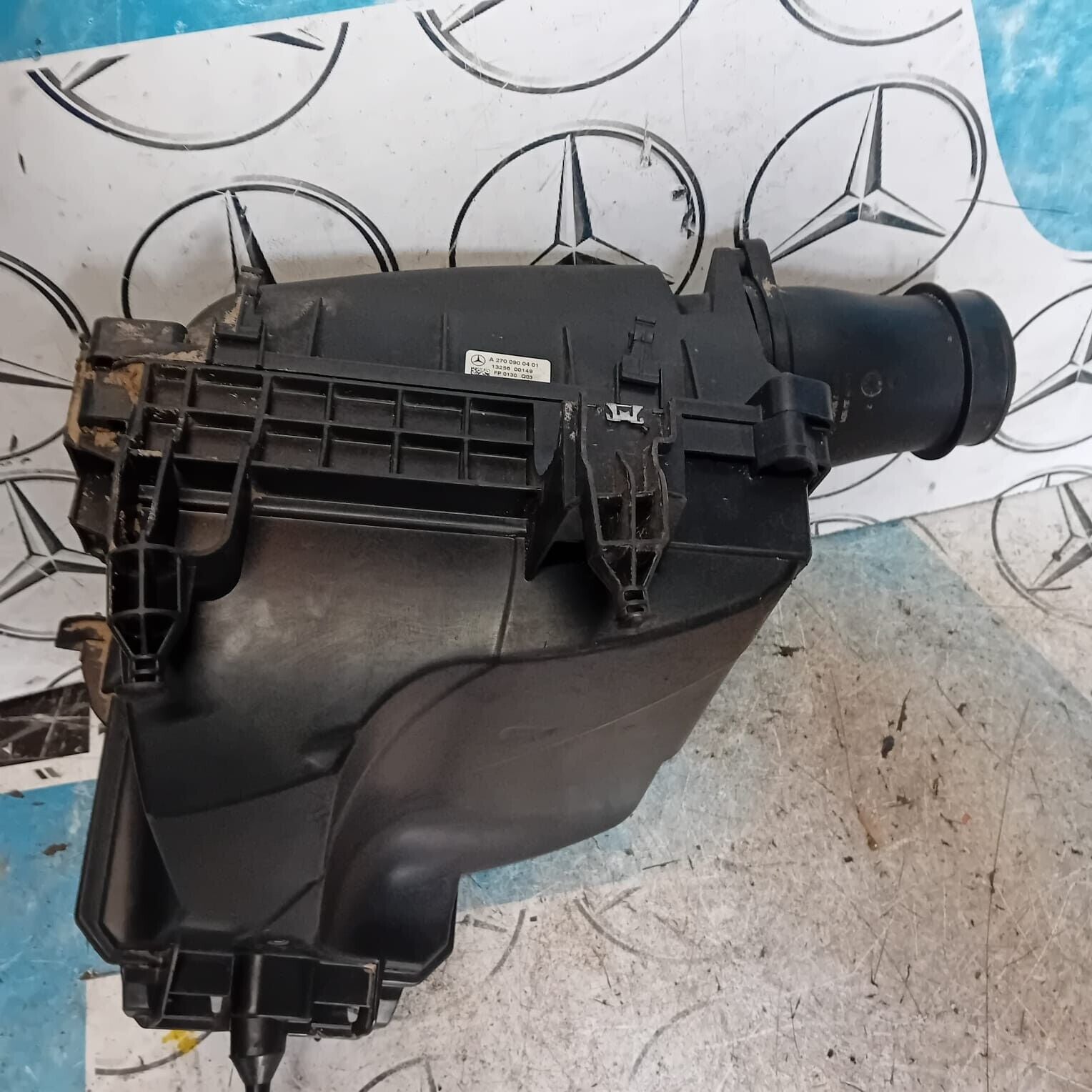 MERCEDES BENZ  A-CLASS W176 PETROL AIR FILTER HOUSING BOX   A2700900401