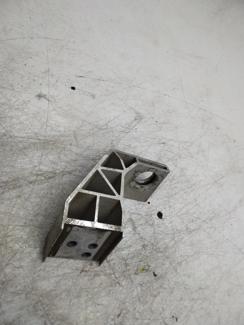 MERCEDES BENZ  C-CLASS W205 RADIATOR SUPPORT BRACKET LEFT FMR165